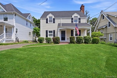 Welcome home to this classic 3-bedroom, 1.5 bathroom Colonial - photo 2