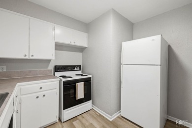 Cute as can be! This adorable 2 bedroom, 1 bath home is move-in - photo 12