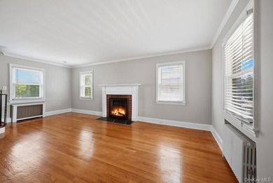 Welcome home to this classic 3-bedroom, 1.5 bathroom Colonial - photo 4