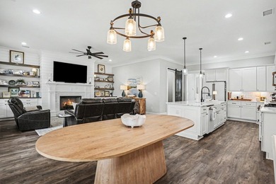 Welcome to luxury living in Waterway Palms Plantation, one of - photo 8