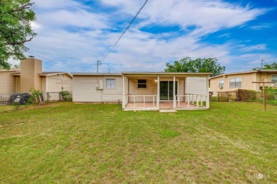 Cute as can be! This adorable 2 bedroom, 1 bath home is move-in - photo 21