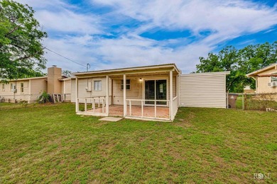 Cute as can be! This adorable 2 bedroom, 1 bath home is move-in - photo 22