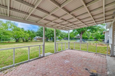 Cute as can be! This adorable 2 bedroom, 1 bath home is move-in - photo 25