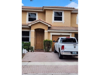 Lake Townhome/Townhouse For Sale in Homestead, Florida