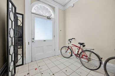 Attention investors and First time Buyers: this well-maintained - photo 5