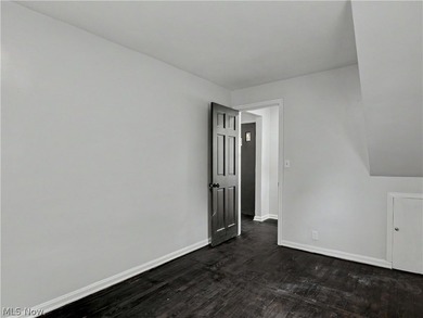 Beautifully renovated Cape Cod in Euclid offering the perfect - photo 12