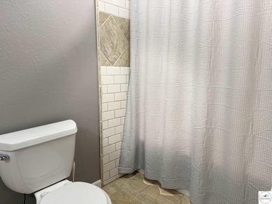 This Large 5 bedroom, 3 bath home combines comfort and - photo 13