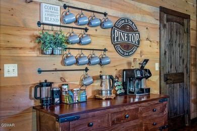 TOTAL SMOKY MOUNTAIN EXPERIENCE! Pine Top Escape is a stunning - photo 14