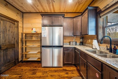 TOTAL SMOKY MOUNTAIN EXPERIENCE! Pine Top Escape is a stunning - photo 15