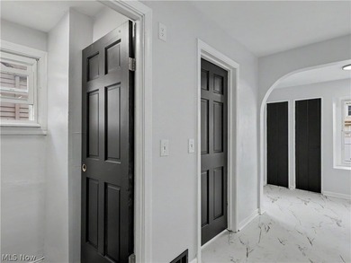 Beautifully renovated Cape Cod in Euclid offering the perfect - photo 15