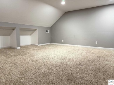 This Large 5 bedroom, 3 bath home combines comfort and - photo 21
