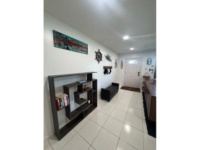 Charming 3 bedroom, 3 bathroom house has amazing covered and - photo 7