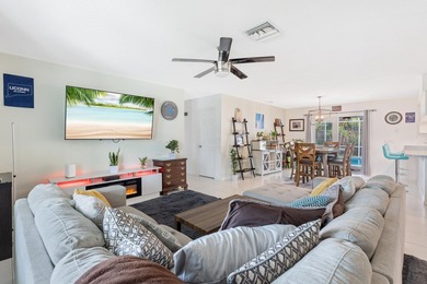 Charming 3 bedroom, 3 bathroom house has amazing covered and - photo 8