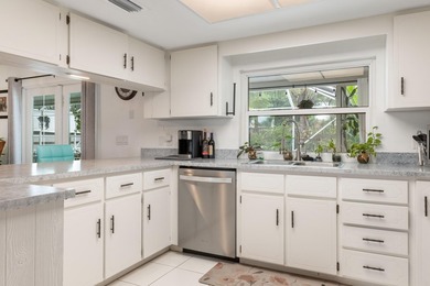 Charming 3 bedroom, 3 bathroom house has amazing covered and - photo 10