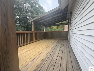 This Large 5 bedroom, 3 bath home combines comfort and - photo 31