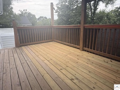 This Large 5 bedroom, 3 bath home combines comfort and - photo 32