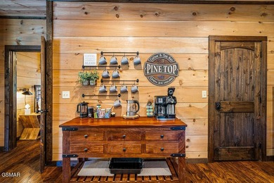 TOTAL SMOKY MOUNTAIN EXPERIENCE! Pine Top Escape is a stunning - photo 33