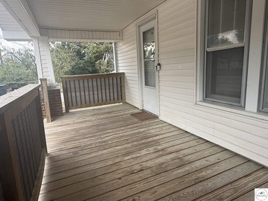 This Large 5 bedroom, 3 bath home combines comfort and - photo 33