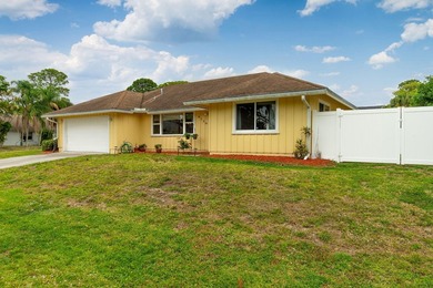 Oversize corner lot 3 bedroom, 2 bath, 2 car garage in Jupiter! - photo 3