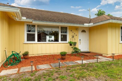 Oversize corner lot 3 bedroom, 2 bath, 2 car garage in Jupiter! - photo 4