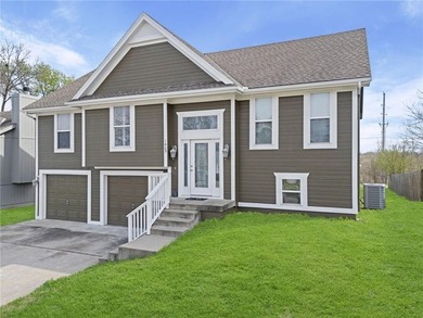 Smithville Lake Home For Sale in Smithville Missouri