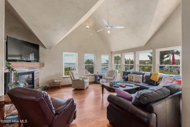 A rare opportunity to own a distinguished waterfront estate on - photo 11