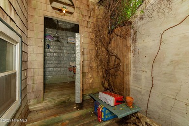 A rare opportunity to own a distinguished waterfront estate on - photo 32