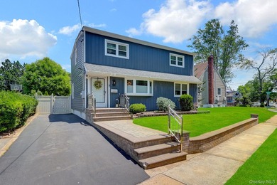Welcome to this beautiful, renovated 4-bedroom, 2-bath home - photo 2