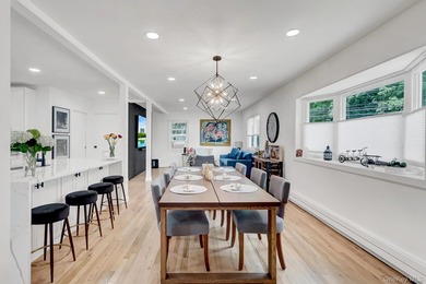 Welcome to this beautiful, renovated 4-bedroom, 2-bath home - photo 6