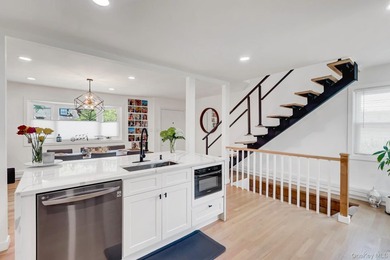 Welcome to this beautiful, renovated 4-bedroom, 2-bath home - photo 10