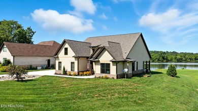 Wake up each morning to wide-open water views and spend your - photo 4