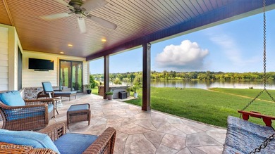 Wake up each morning to wide-open water views and spend your - photo 5
