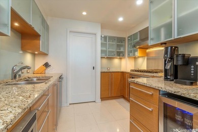 Jewel in the Sky! Modern, luxurious penthouse living with - photo 8