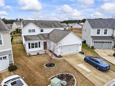 Welcome to this beautifully maintained home offering a - photo 2