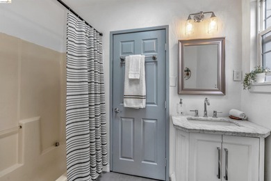 Welcome home! This adorable 2-bedroom, 1-bathroom house has been - photo 15