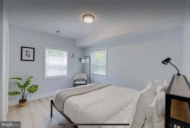 Investors dream! This is 2 houses with 4 additional waterfront - photo 17
