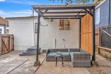 Welcome home! This adorable 2-bedroom, 1-bathroom house has been - photo 19