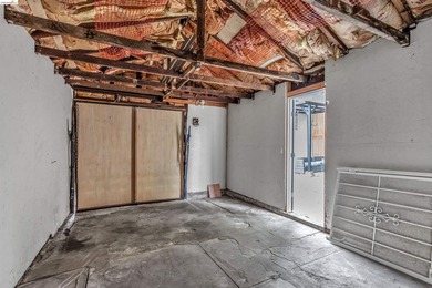 Welcome home! This adorable 2-bedroom, 1-bathroom house has been - photo 20