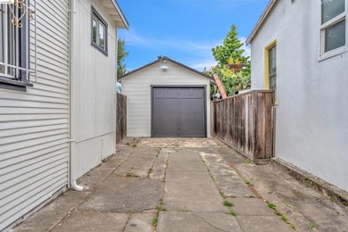 Welcome home! This adorable 2-bedroom, 1-bathroom house has been - photo 23