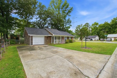Take a look at this Beautiful 3-bed, 2-bath home with 1,186 sqft - photo 3