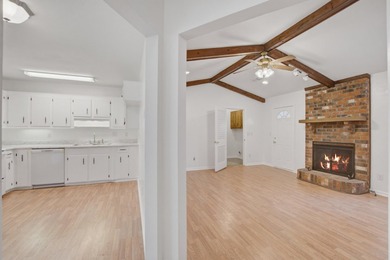 Take a look at this Beautiful 3-bed, 2-bath home with 1,186 sqft - photo 5