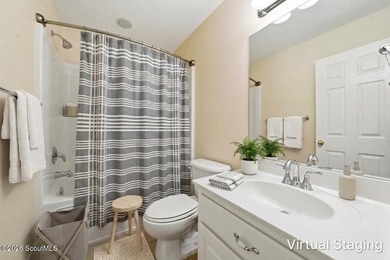 Welcome to this beautifully maintained 5-bedroom, 3.5-bath home - photo 16