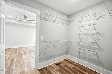 What's better than 1 level living, freshly updated, tons of - photo 22