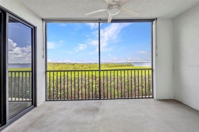 Welcome to your dream coastal retreat! This spacious 3 bedroom - photo 30