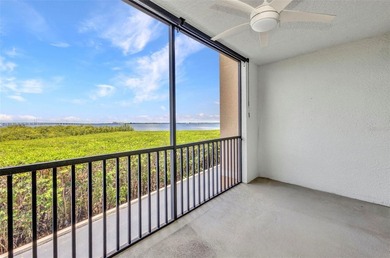 Welcome to your dream coastal retreat! This spacious 3 bedroom - photo 31