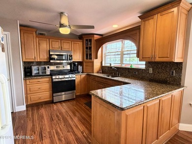 BACK ON THE MARKET- This 4-bedroom, 2.5 bath Center hall - photo 4