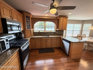 BACK ON THE MARKET- This 4-bedroom, 2.5 bath Center hall - photo 5
