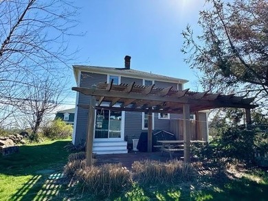 *Lawrence House* Sweet iconic Farmhouse with gorgeous views of - photo 4