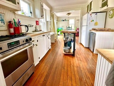 *Lawrence House* Sweet iconic Farmhouse with gorgeous views of - photo 7