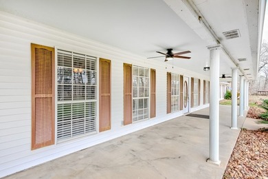 Prime lakefront retreat on Sam Rayburn offering over 2 acres and - photo 3